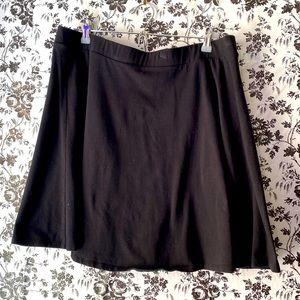 Simple short black skirt. Size 2X